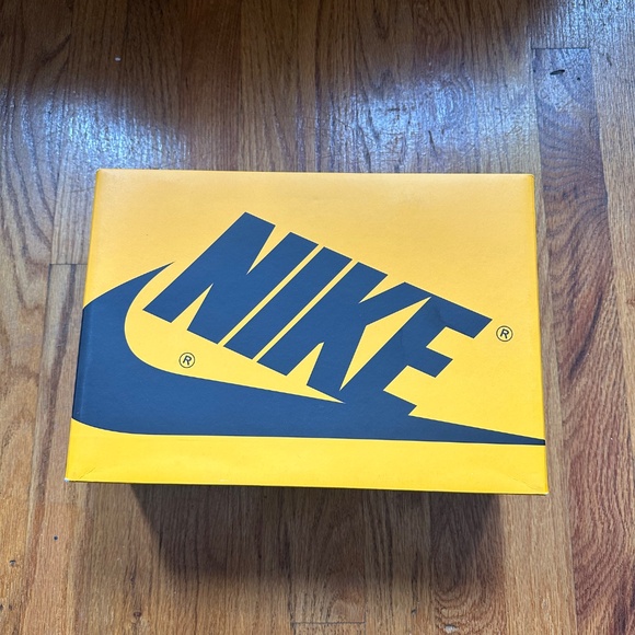 Jordan 1 Retro High OG Taxi - Picture 2 of 6